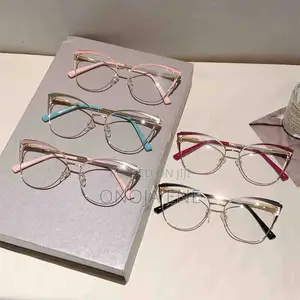 Cat-Eye Glasses Feature a Gold Alloy Metal Frame