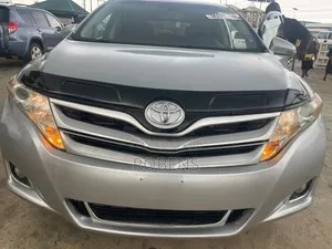 Toyota Venza XLE 4dr Wagon (2.7L 4cyl 6A) 2015 Silver