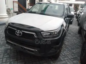 Toyota Hilux 2025 Black