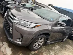 Toyota Highlander XLE 4dr SUV AWD (3.5L 6cyl 6A) 2014 Gray