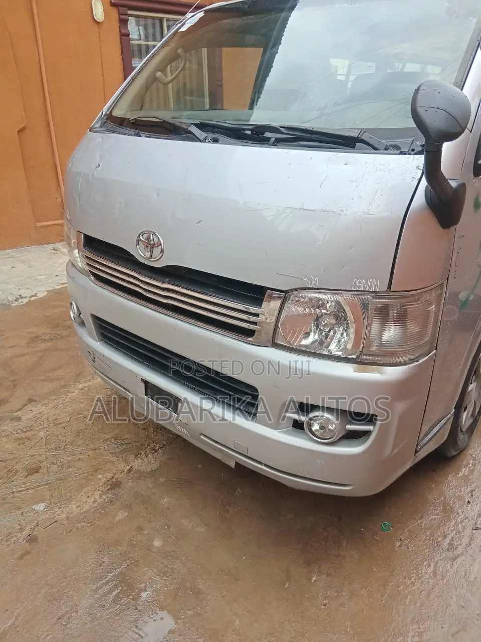 Toyota HiAce 2010 Silver