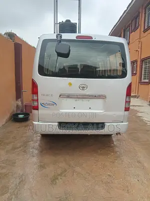 Toyota HiAce 2010 Silver