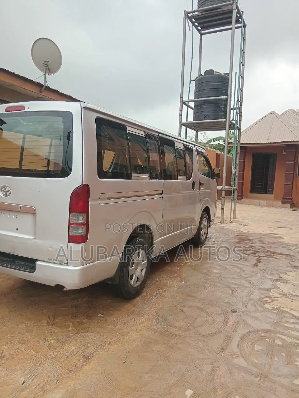 Toyota HiAce 2010 Silver