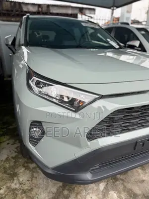 Toyota RAV4 XLE 2021 Green