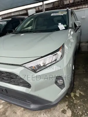 Toyota RAV4 XLE 2021 Green