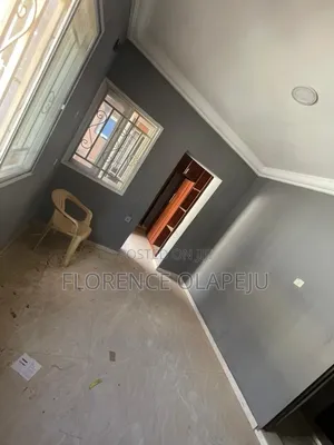 2bdrm Block of Flats in Hassan Block, Akala Express for rent