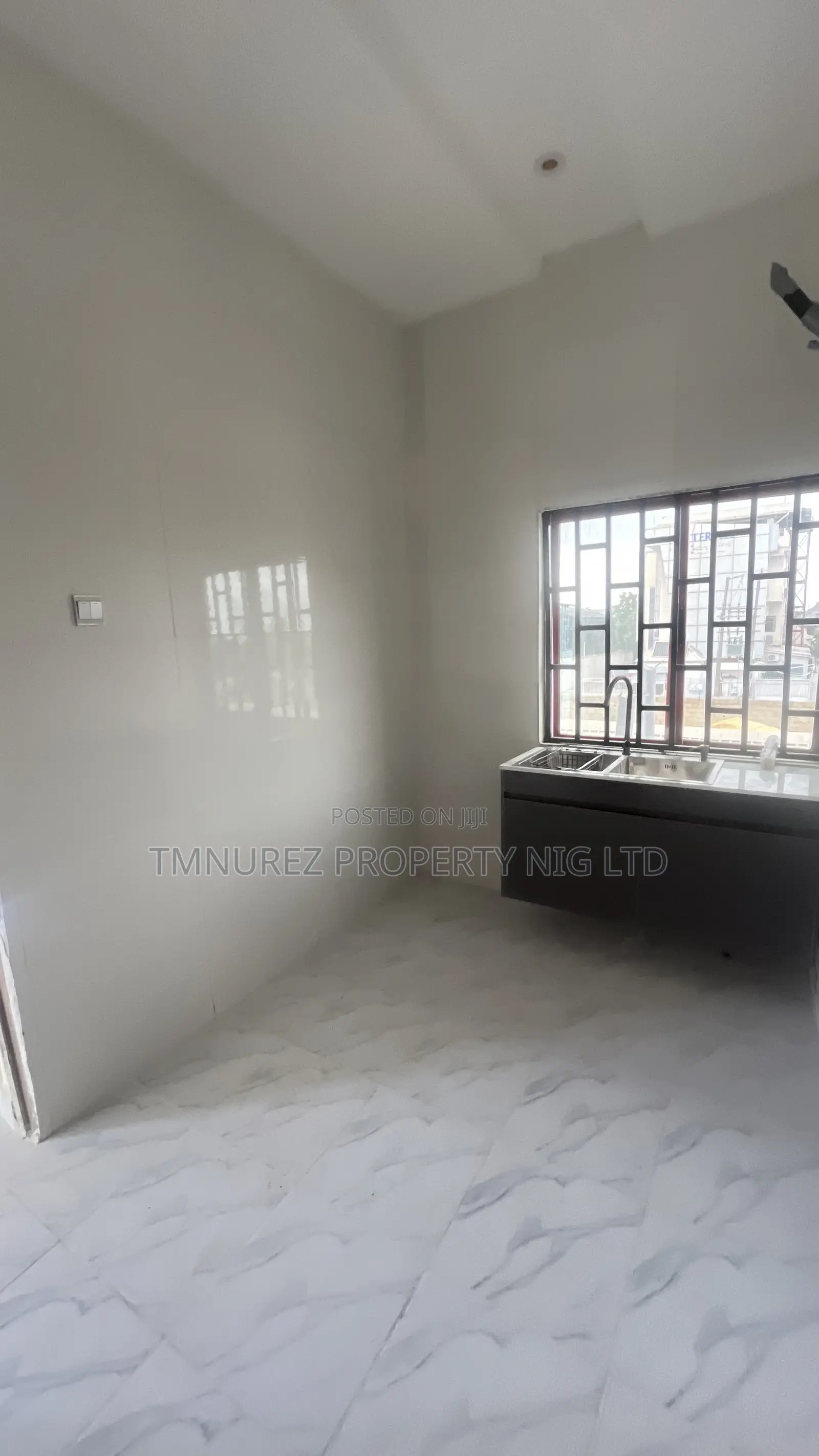Showroom Space.(A Multipurpose)