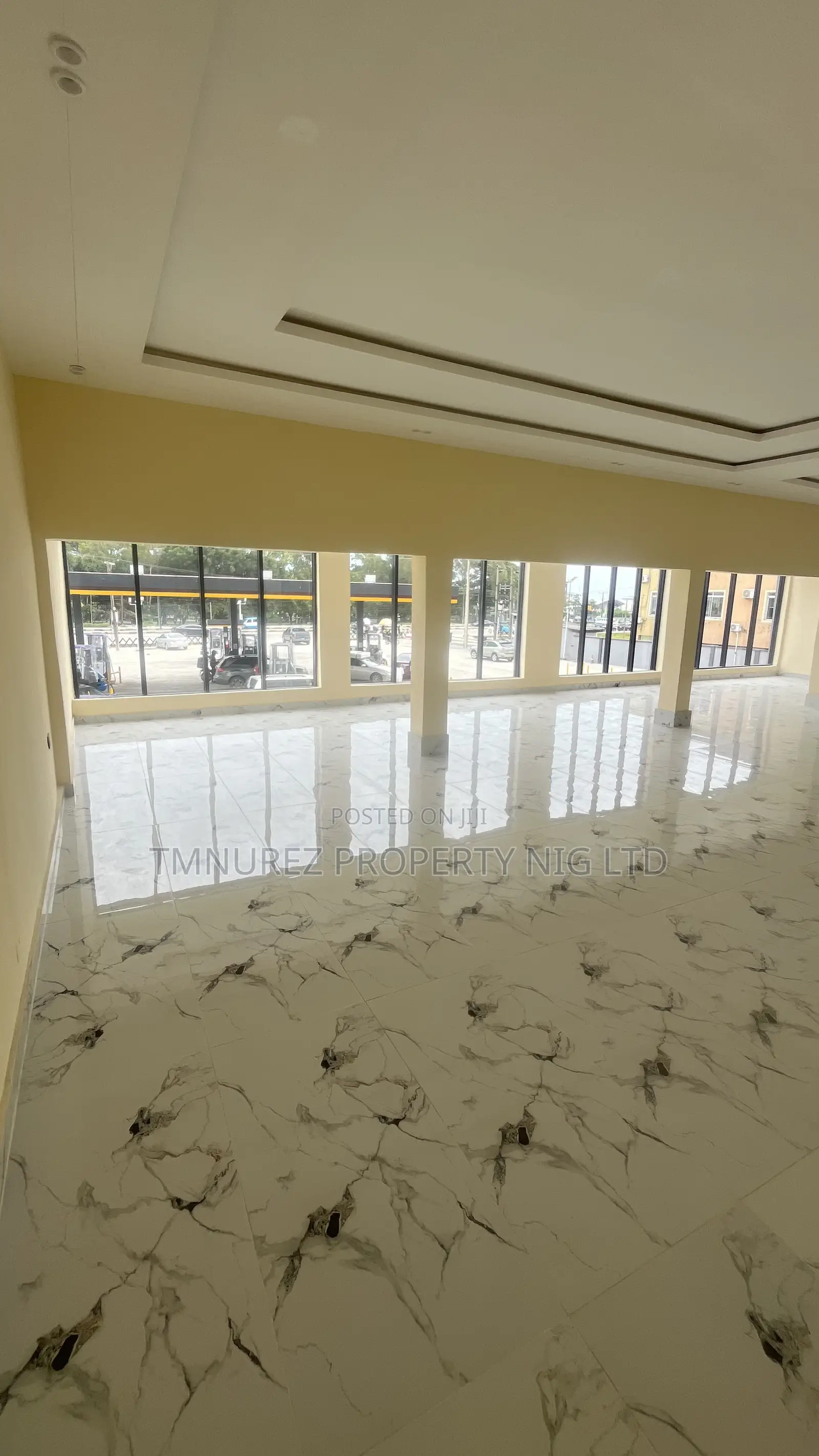 Showroom Space.(A Multipurpose)