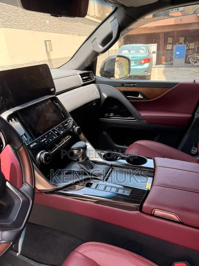 Lexus LX 2024