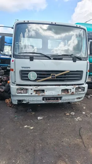 Volvo Fl6 Truck 6 Tyres (Cab and Chassis) Tokunbo 2004 White