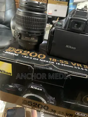 Nikon D5200 With 18-55mm Lens