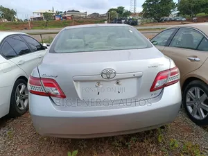 Toyota Camry LE 4dr Sedan (2.5L 4cyl 6A) 2011 Silver