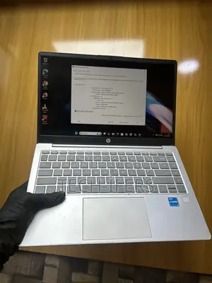 Laptop HP 14-ep0063 8GB Intel Core 3 SSD 256GB