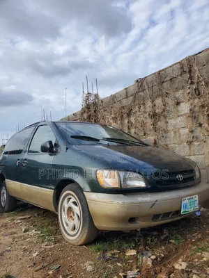 Toyota Sienna 2000 Green