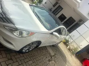 Hyundai Sonata Limited 2.0T Sedan (2.0L 4cyl 6A) 2012 White