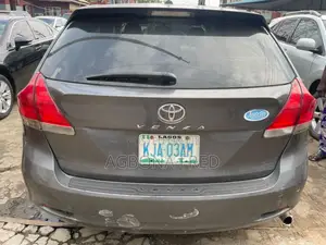 Toyota Venza LE 2010 Gray