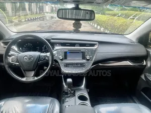 Toyota Avalon XLE Sedar FWD (3.5L 6cyl 6A) 2013 Burgundy