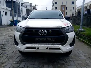 Toyota Hilux 2025 White