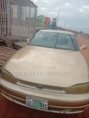 Toyota Camry 1995 Gold