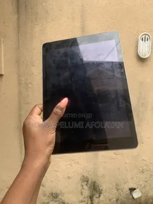 Apple iPad Air 32 GB Gray