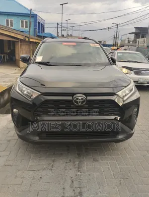 Toyota RAV4 XLE 2021 Black