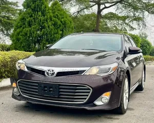 Toyota Avalon XLE Sedar FWD (3.5L 6cyl 6A) 2013 Burgundy