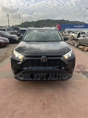 Toyota RAV4 XLE 2022 Black