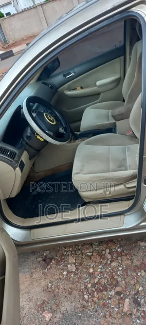 Honda Accord 2005 Gold