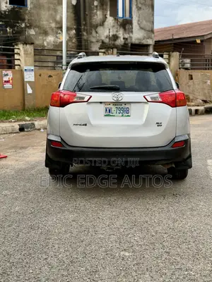 Toyota RAV4 XLE 4dr SUV (2.5L 4cyl 6A) 2014 Silver