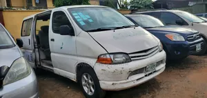 Toyota HiAce 2005 White