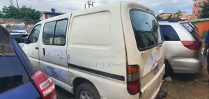 Toyota HiAce 2005 White