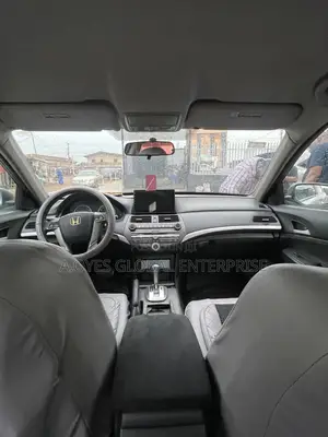 Honda Accord 2011 Silver