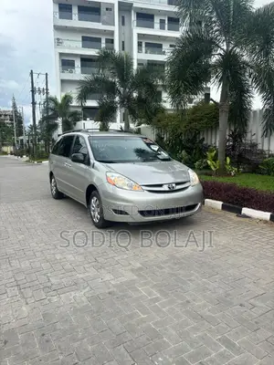 Toyota Sienna LE 4WD 2007 Gray
