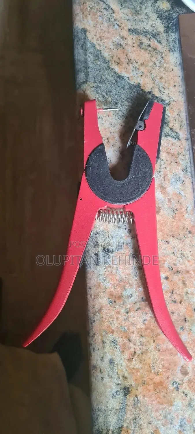 Applicator Plier for Animal Ear Tags