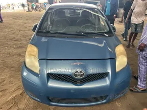 Toyota Yaris Base Hatchback 3dr 2010 Blue