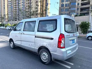Wuling LZW6365 2020 Silver
