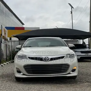 Toyota Avalon XLE 4dr Sedan (3.5L 6cyl 6A) 2015 White