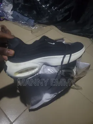 Nike Sneaker