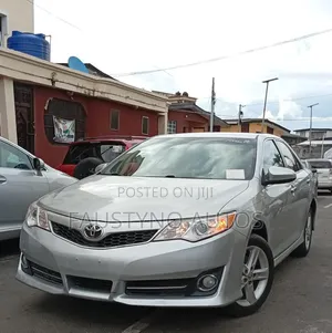 Toyota Camry SE 4dr Sedan (2.5L 4cyl 6A) 2013 Silver