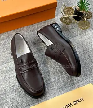 Elegant Lv Leather Loafers