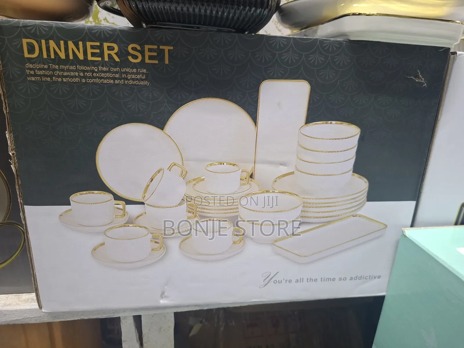 32 Pieces Luxury Porcelain Dinner Set