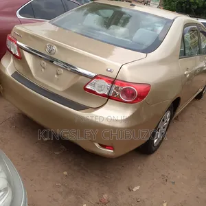 Toyota Corolla 2012 Gold