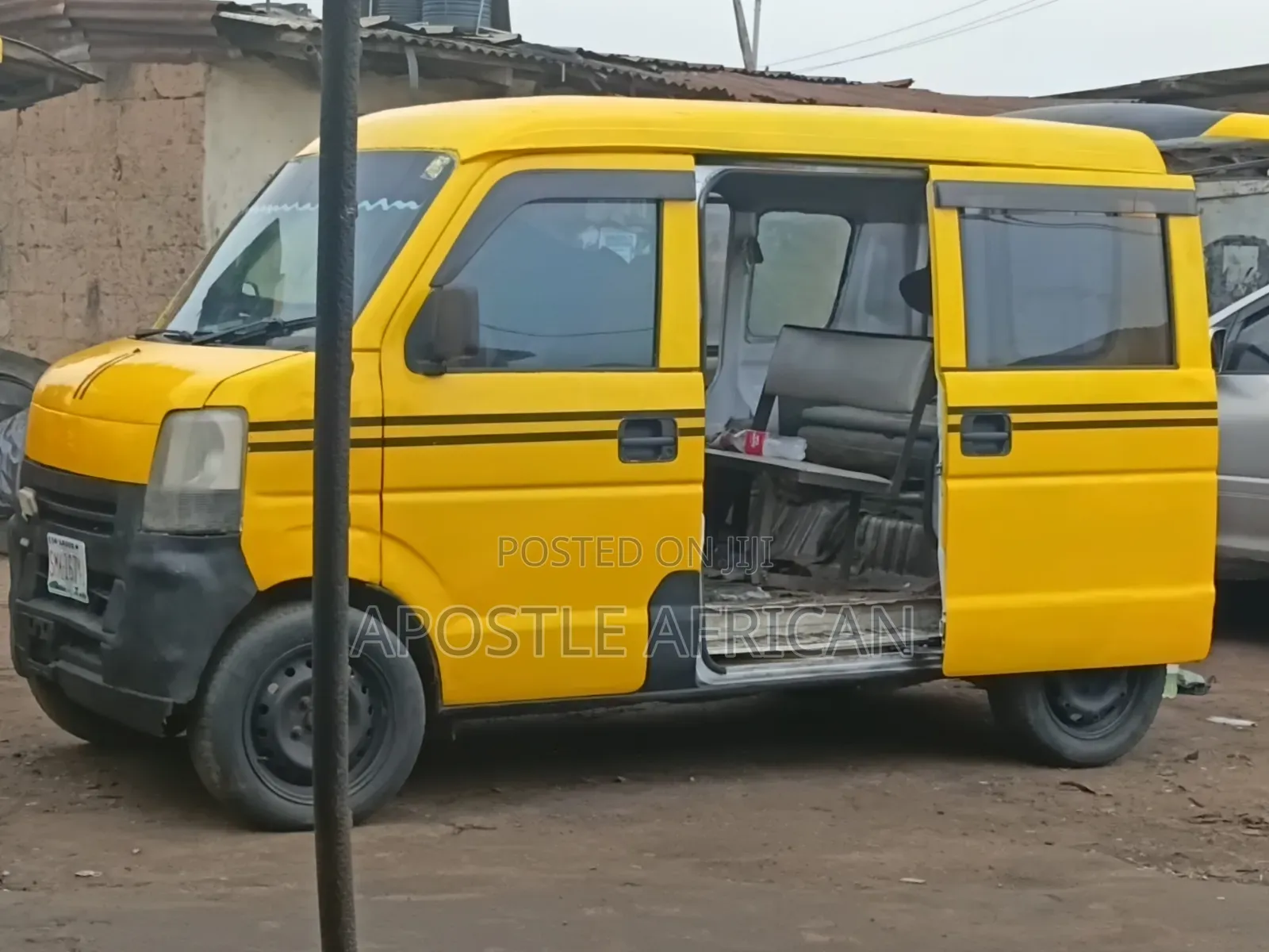 Isuzu Executive Bus 2005 Yellow