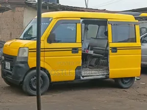 Isuzu Executive Bus 2005 Yellow
