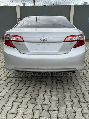 Toyota Camry LE 4dr Sedan (2.5L 4cyl 6A) 2014 Silver