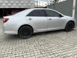 Toyota Camry LE 4dr Sedan (2.5L 4cyl 6A) 2014 Silver