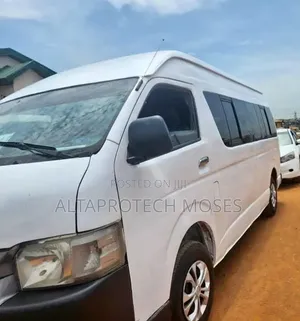 Toyota HiAce 2016 White