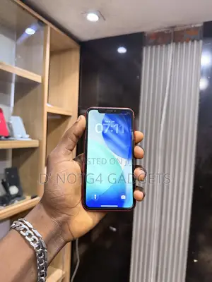 Apple iPhone 11 64 GB Red