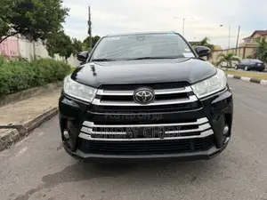Toyota Highlander XLE 4x4 V6 (3.5L 6cyl 8A) 2018 Black