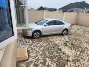 Toyota Camry LE 4dr Sedan (2.5L 4cyl 6AM) 2010 Silver